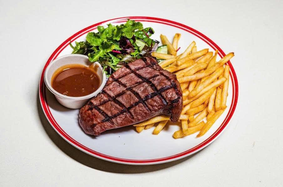 A classic pub meal (steak and chips) from the "Grill" section of Cheers Sports Bar Sydney.